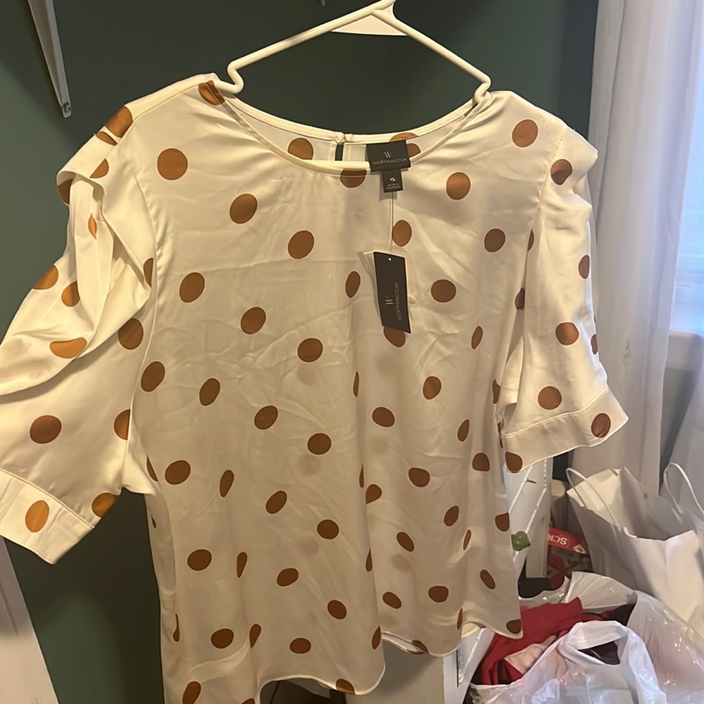 Size extra large blouse namebrand Worthington with tags attached.